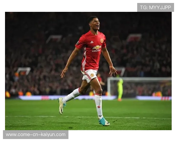 曼联拉什福德反击中一脚劲射得分